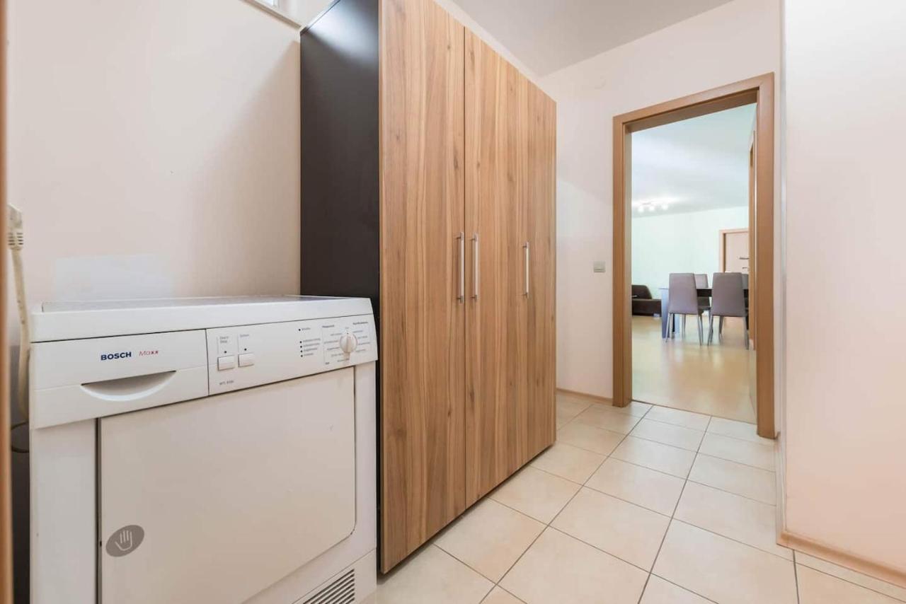 Minimalistic 1Br Flat With A Parking Spot Leilighet Varna Eksteriør bilde